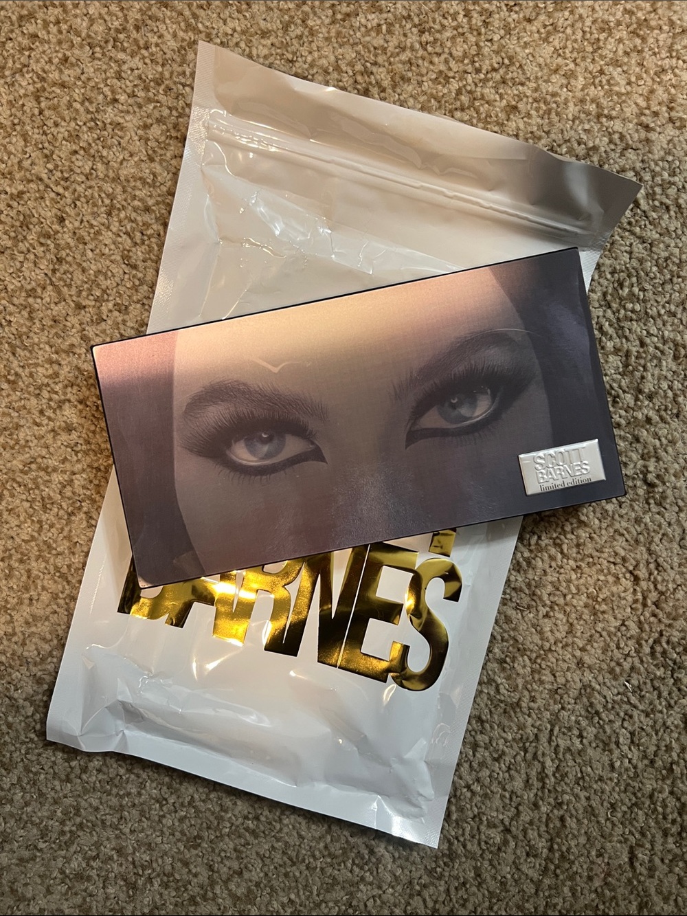πββ¬ SCOTT BARNES Limited Edition Mesmerize Eyeshadow Palette - Picture 5 of 11